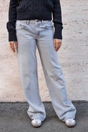 Low-rise star jeans