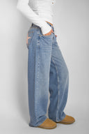 Low-rise star jeans