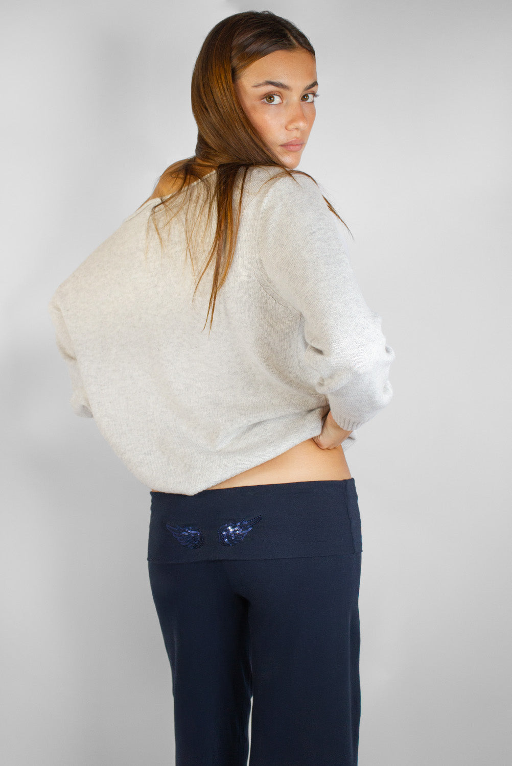 Cuffed pants with wings – Subdued