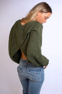 Cross-over sweater at the back