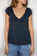 V-neck T-shirt with ribbon