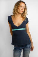 V-neck T-shirt with polka dot ribbon