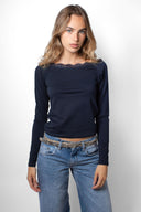 T-shirt with a boat neckline and lace