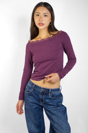 T-shirt with a boat neckline and lace