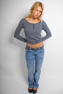 Boat neck T-shirt with small buttons