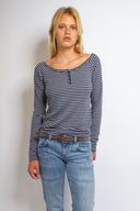 Boat neck T-shirt with small buttons